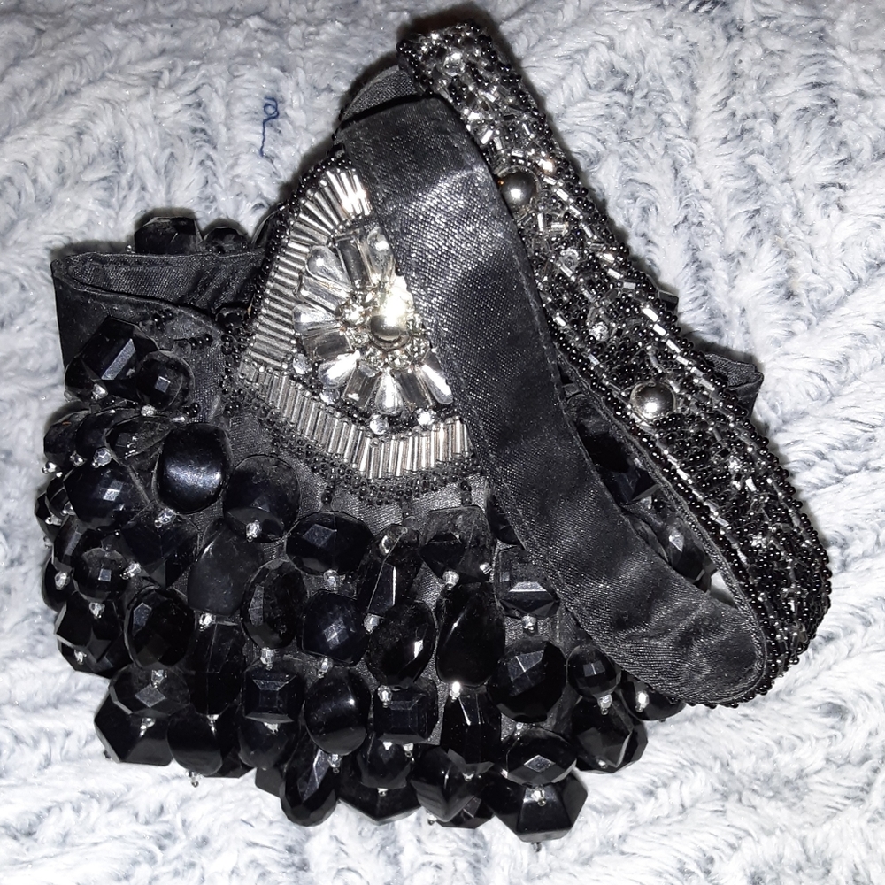 Clutch🖤 - Picture 2 of 4